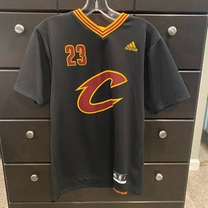 Youth Cleveland Cavaliers LeBron James Sleeved Jersey (Youth Large)